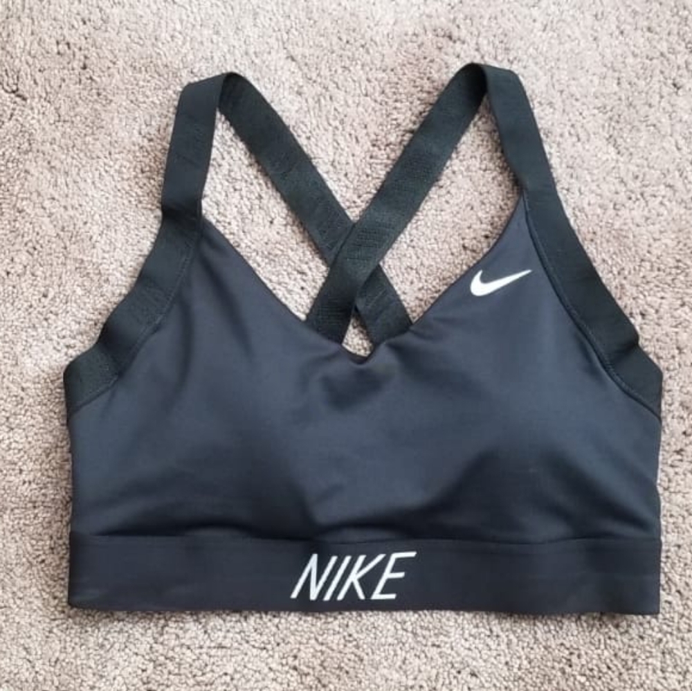 NWOT nike sports bra black size medium